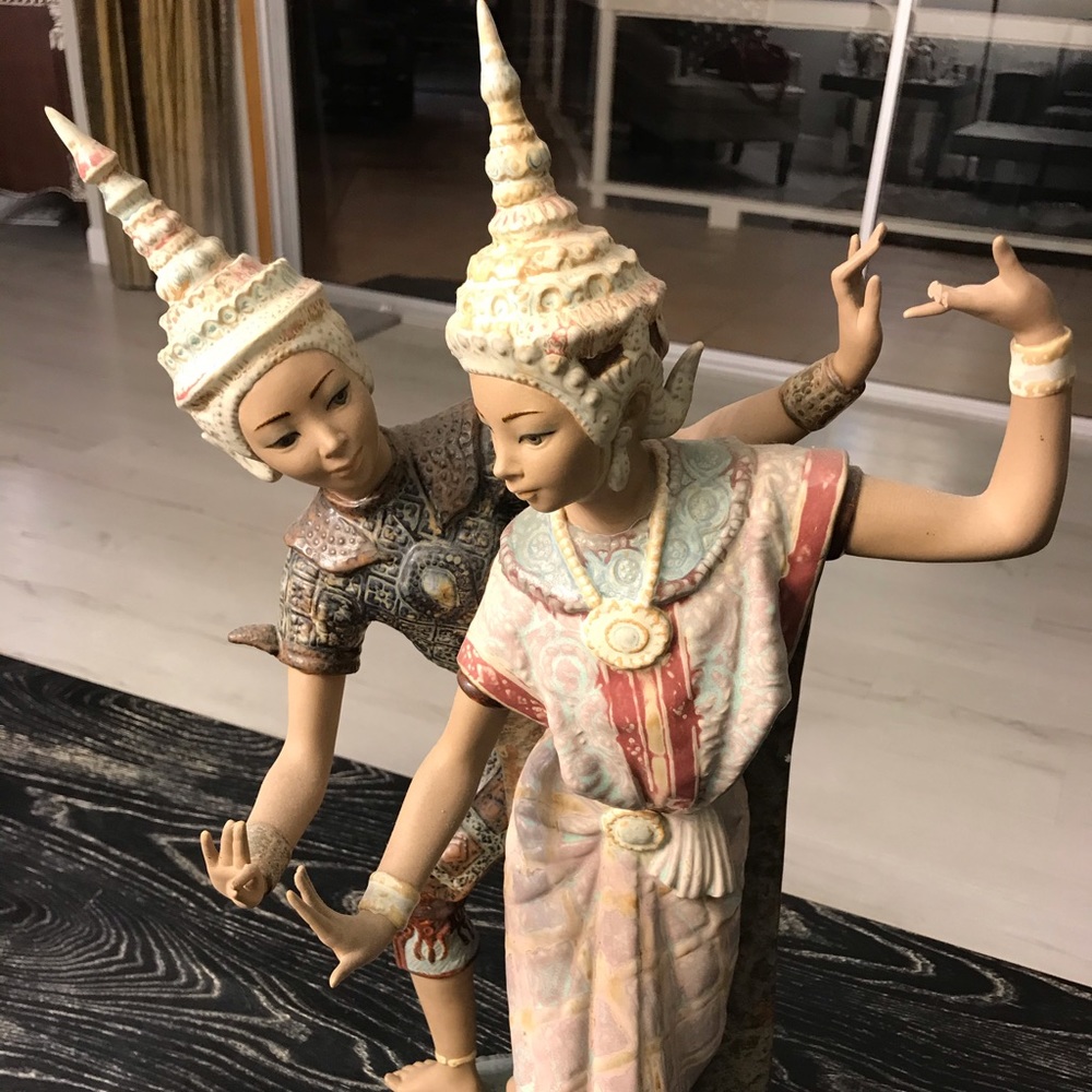 Lladro Thai Couple